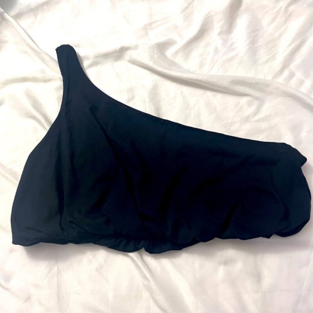 ● Large● NWT ● Pull&Bear One Shoulder Bralette Crop Top Black